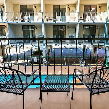 Lovely Condo W/ Indoor Pool *Only Steps To Parkway Gatlinburg Buitenkant foto