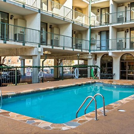 Lovely Condo W/ Indoor Pool *Only Steps To Parkway Gatlinburg Buitenkant foto