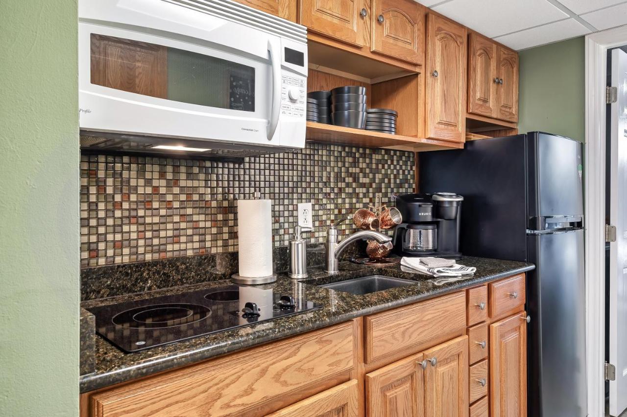 Lovely Condo W/ Indoor Pool *Only Steps To Parkway Gatlinburg Buitenkant foto