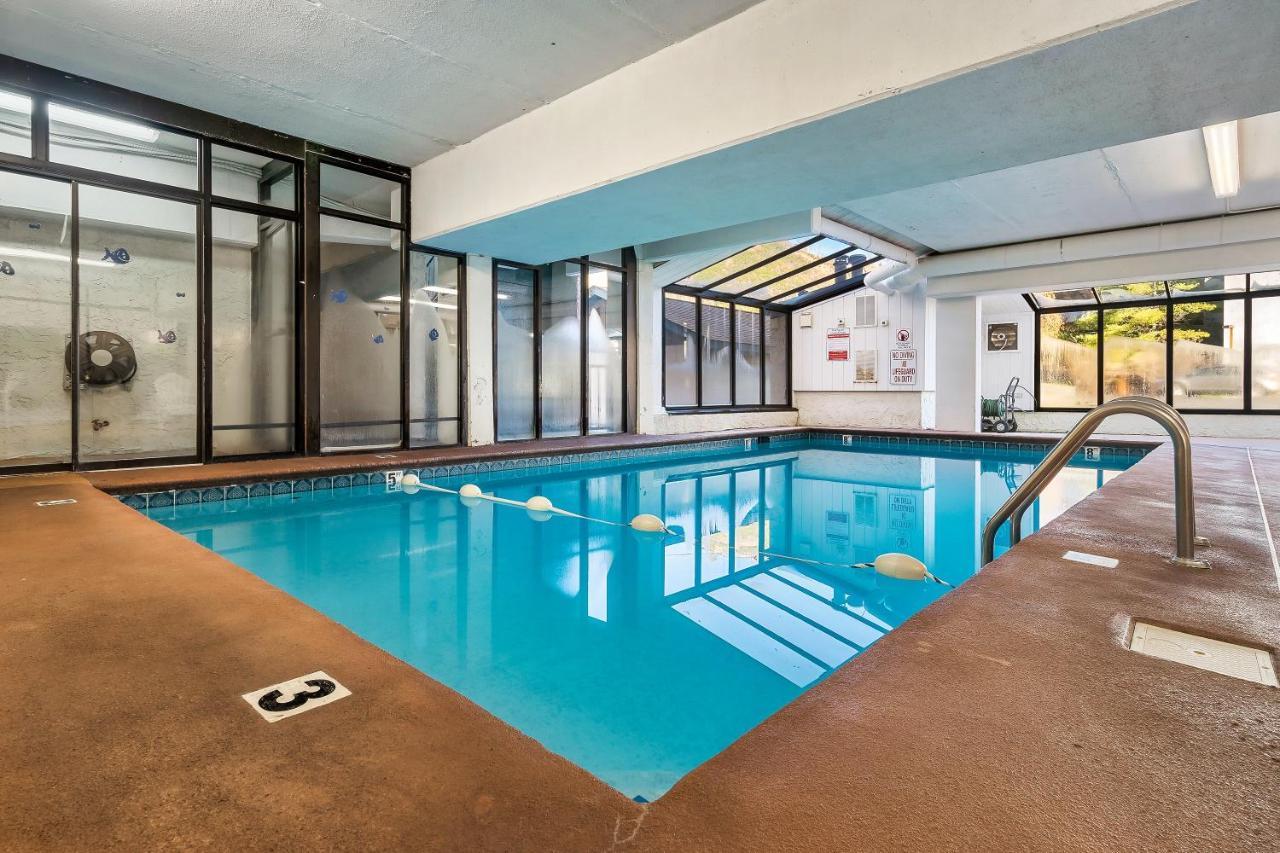 Lovely Condo W/ Indoor Pool *Only Steps To Parkway Gatlinburg Buitenkant foto