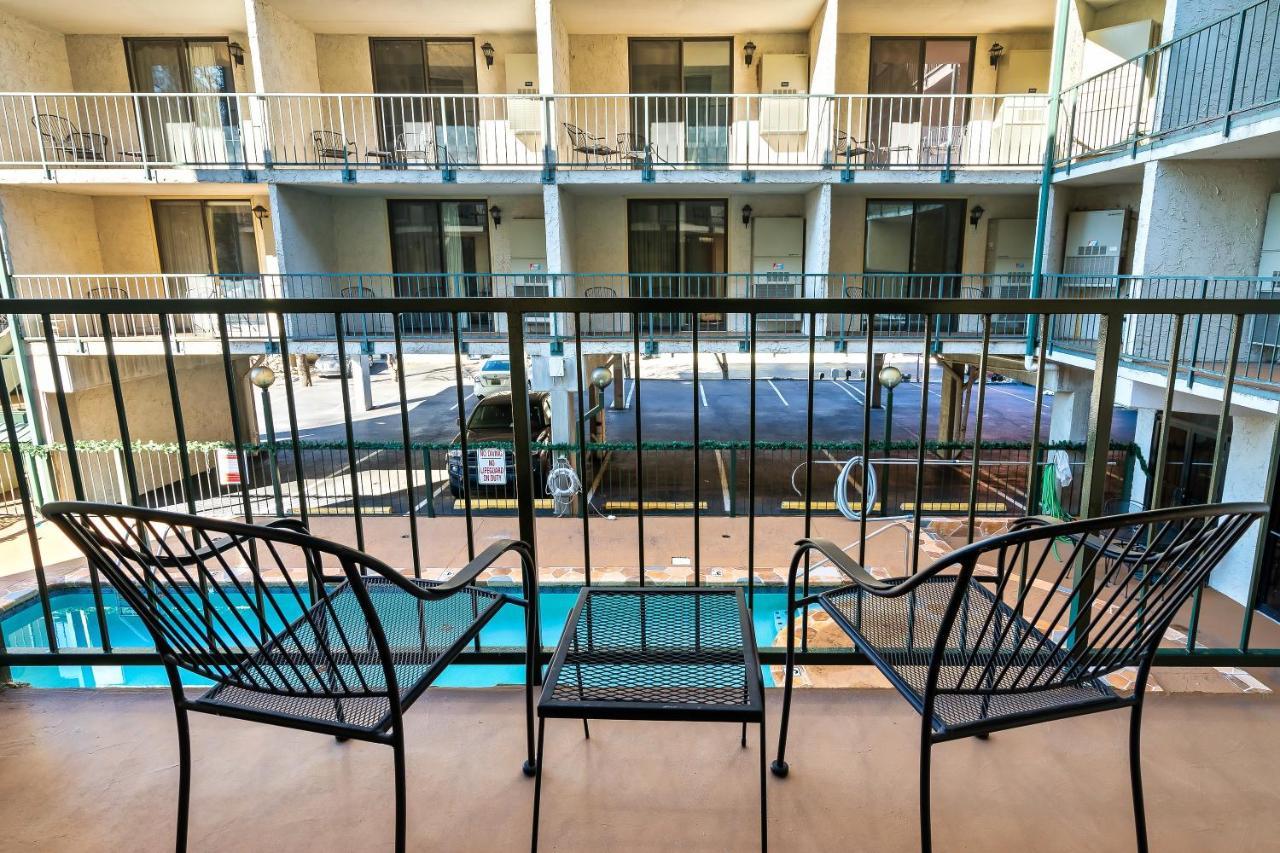Lovely Condo W/ Indoor Pool *Only Steps To Parkway Gatlinburg Buitenkant foto