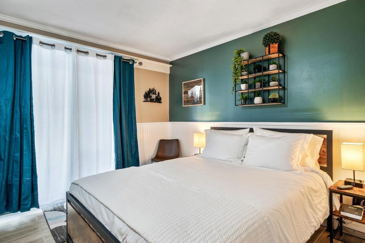Lovely Condo W/ Indoor Pool *Only Steps To Parkway Gatlinburg Buitenkant foto